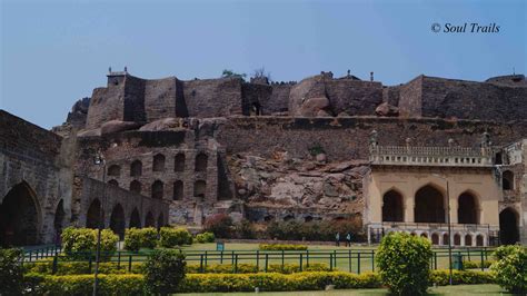  Das Golconda Fort: Ein majestätisches Denkmal der Hyderabadi Geschichte und Architektur!