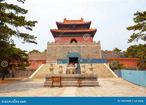 Das Mausoleum von Yu Qian - Ein monumentales Meisterwerk chinesischer Architektur und Geschichte!