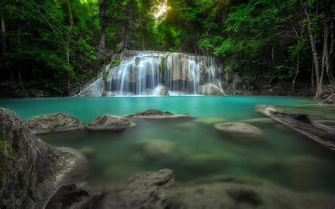 Das Örencik-Wasserfall: Ein türkisfarbenes Paradies für Naturliebhaber!