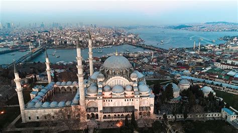 Die Süleymaniye-Moschee: Ein Meisterwerk der osmanischen Architektur und ein spiritueller Ruhepol